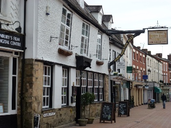 Ye Olde Reine Deer Inn in Banbury was first opened in 1570.